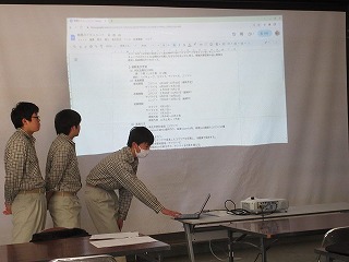 発表の様子２