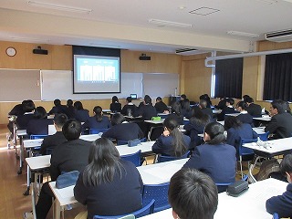 １・２年生の見学の様子